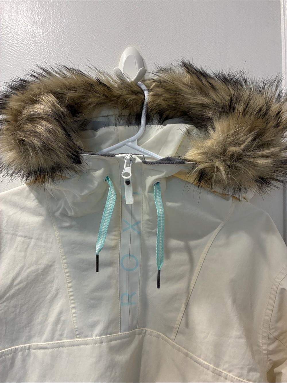 NWT Roxy Women's Cream Anorak  with Faux-Fur Hood Trim